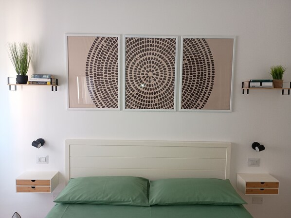 2 bedrooms, iron/ironing board, WiFi, bed sheets - House " the Waterfront " (Stintino)