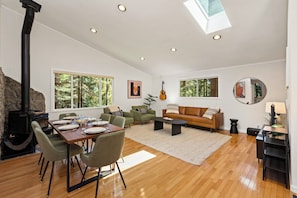 Interior - Everwood ~ Hot Tub, Views. Private and Updated Retreat (Guerneville)