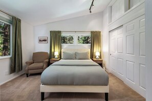 3 bedrooms, desk, iron/ironing board, WiFi