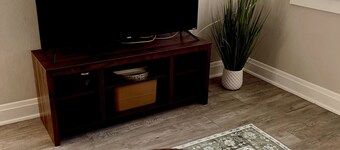 Charming 2-bedroom Upper Duplex in lovely Green Bay