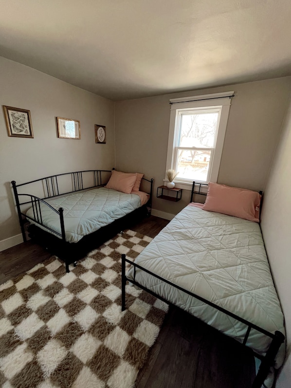 2 bedrooms, WiFi, bed sheets