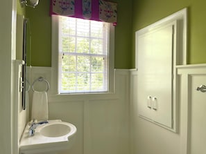 Bathroom - The Overlook House (Columbus)