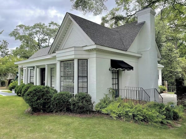 Exterior - The Overlook House (Columbus)