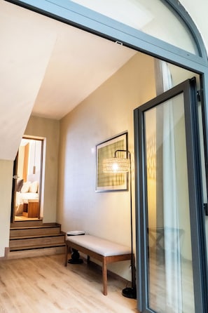 Caja de seguridad en la habitación, wifi gratis y ropa de cama