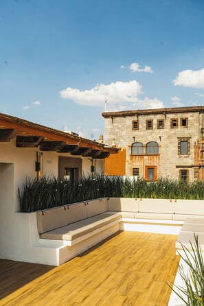 Sundeck - Crisol - Frente a la Parroquia de San Miguel Arcángel (San Miguel de Allende)