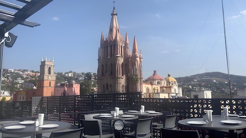 Crisol - Frente a la Parroquia de San Miguel Arcángel