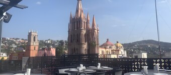 Crisol - Frente a la Parroquia de San Miguel Arcángel