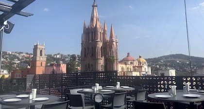 Crisol - Frente a la Parroquia de San Miguel Arcángel