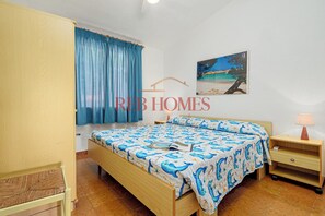 2 bedrooms, bed sheets