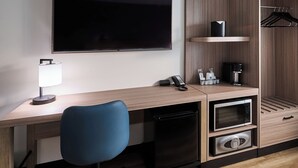 Caja de seguridad en la habitación y escritorio 