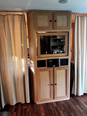 2 bedrooms, WiFi, bed sheets - Charming RV with 2 bedrooms and WiFi, AC in peaceful Bigfork (Bigfork)