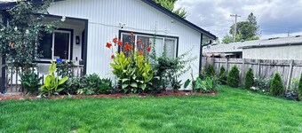 Relax in Newberg Wine Trail Oasis with A/C  High-Speed Wi-Fi