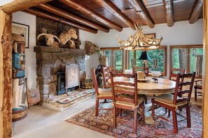 Dining - Cabin on the River- Walk to Main St (Grand Lake)