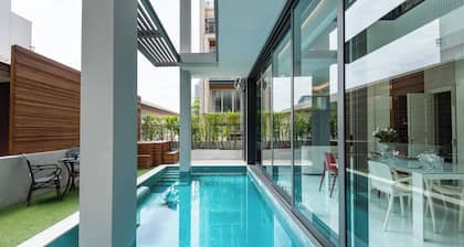 Modern Luxury Poolhaus With Lift