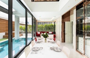 Villa, 5 habitaciones, accesible para personas con discapacidad, fumadores | Comedor