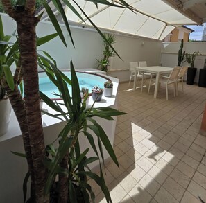 Outdoor dining - At 50m from the sea, the whirlpool the perfect complement to your relaxing vacation (Porto Sant'Elpidio)