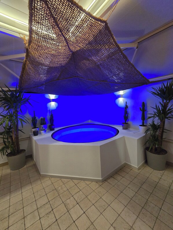 Interior - At 50m from the sea, the whirlpool the perfect complement to your relaxing vacation (Porto Sant'Elpidio)