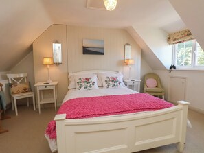 2 bedrooms, individually decorated, individually furnished, free WiFi