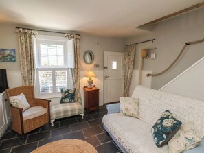 Living area - Woodbine Cottage (Whitby)