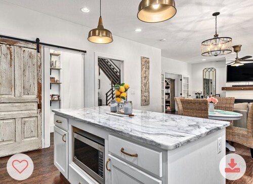 Charming 3-bedroom farmhouse with Pool &Hot Tub in Asheville Fletcher area