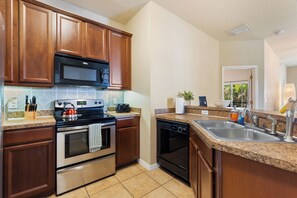 Micro-ondes, four, plaque de cuisson, lave-vaisselle