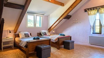 2 chambres, fer et planche à repasser, literie fournie