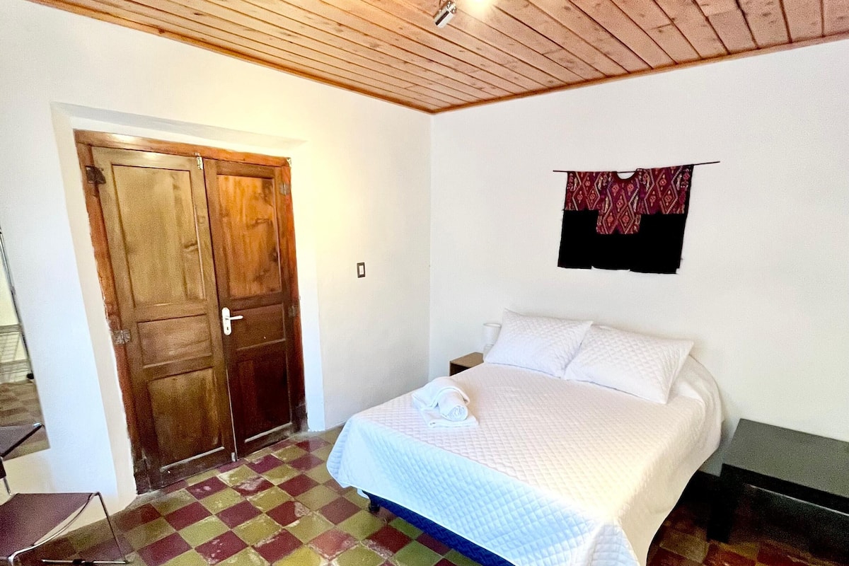 Standard Room, 1 Double Bed, Shared Bathroom (ELA 4) | Premium bedding, free WiFi, bed sheets