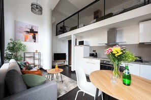 Unclassified image, 4 of 17, button