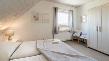 2 Schlafzimmer, Reisekinderbett, kostenloses WLAN, Bettwäsche