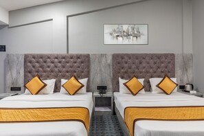 Executive Quadruple Room | Free WiFi - De Classico Hotel - Lokhandwala (Mumbai)