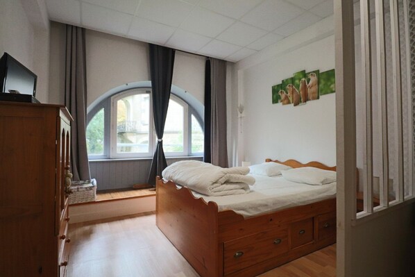 1 bedroom, iron/ironing board, WiFi