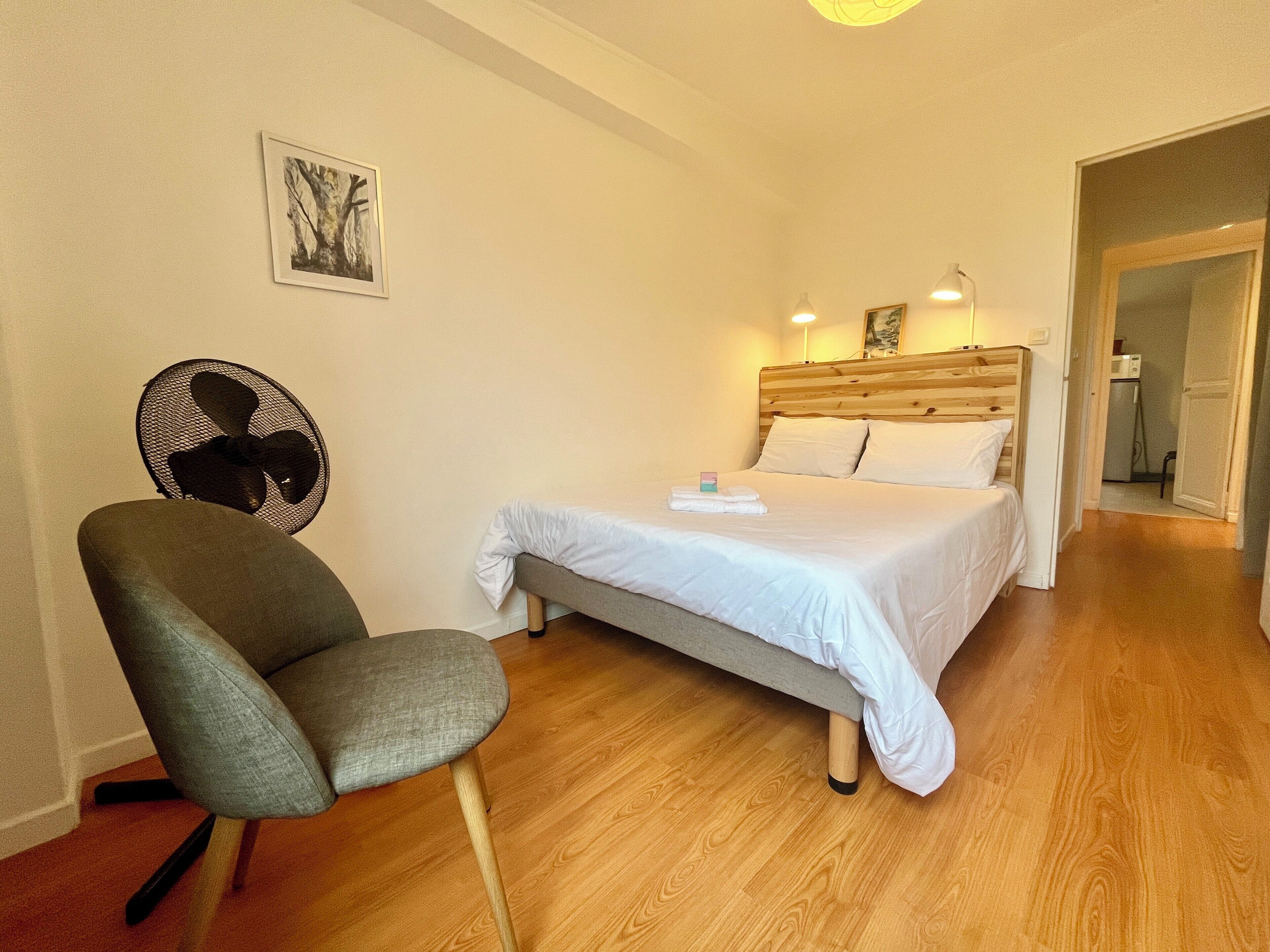 2 slaapkamers, een strijkplank/strijkijzer, wifi, beddengoed
