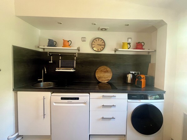 Fridge, microwave, dishwasher, coffee/tea maker