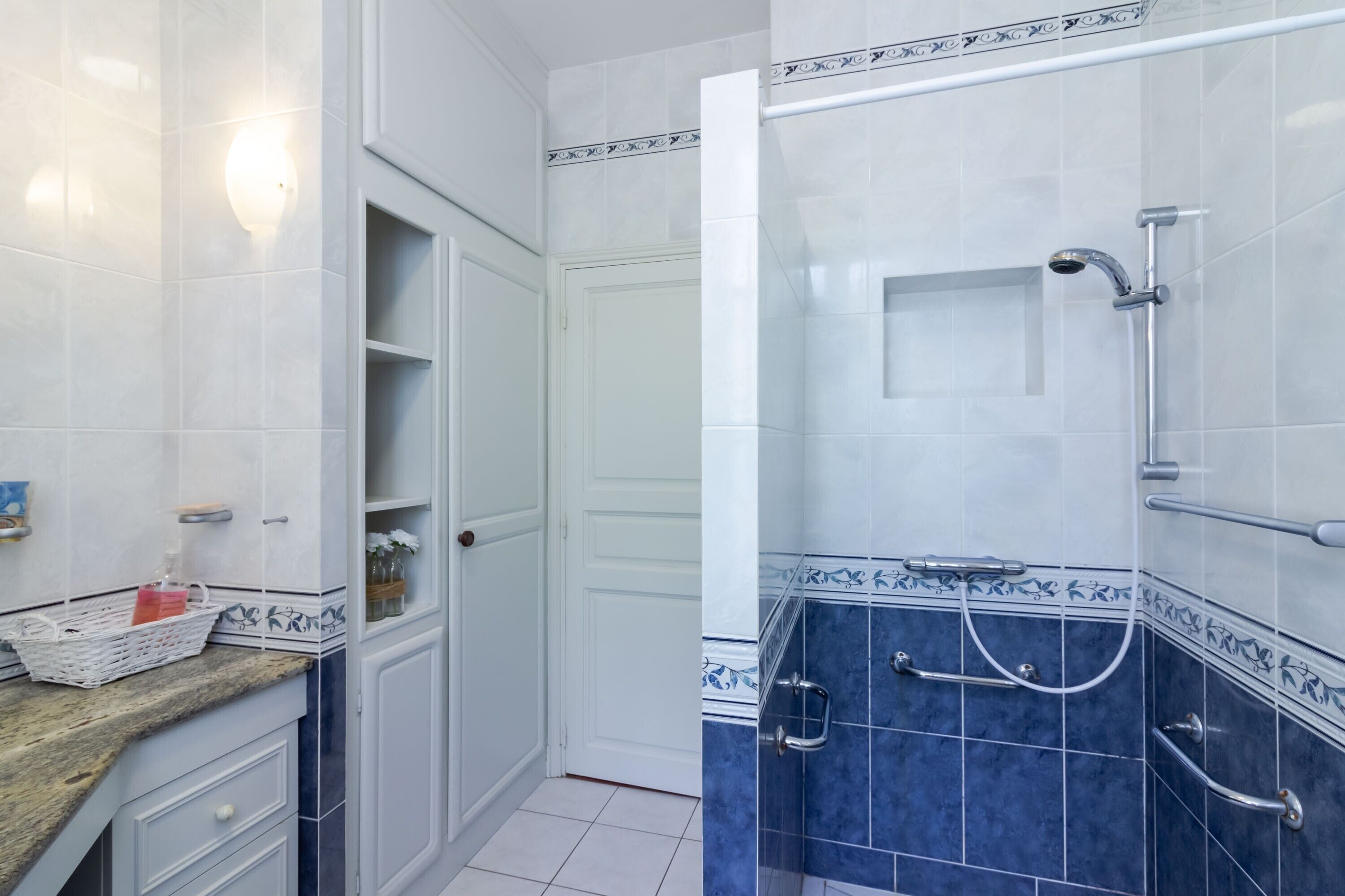 Douche, serviettes fournies