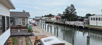 Amazing fishing cottage on the bay! Direct bay access! Beautiful views!