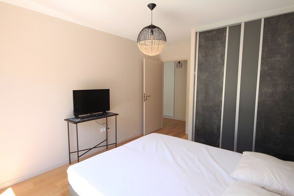 1 bedroom, iron/ironing board, bed sheets