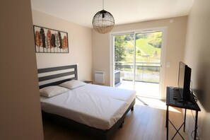 1 bedroom, iron/ironing board, bed sheets