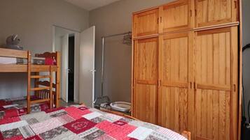 1 habitación, tabla de planchar con plancha y wifi