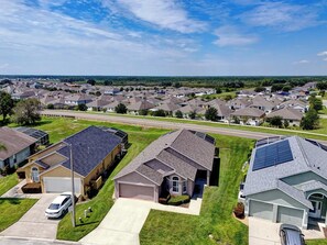 Exterior - Cozy 4BR Pool Home w/ Game Room Near Disney (Davenport)