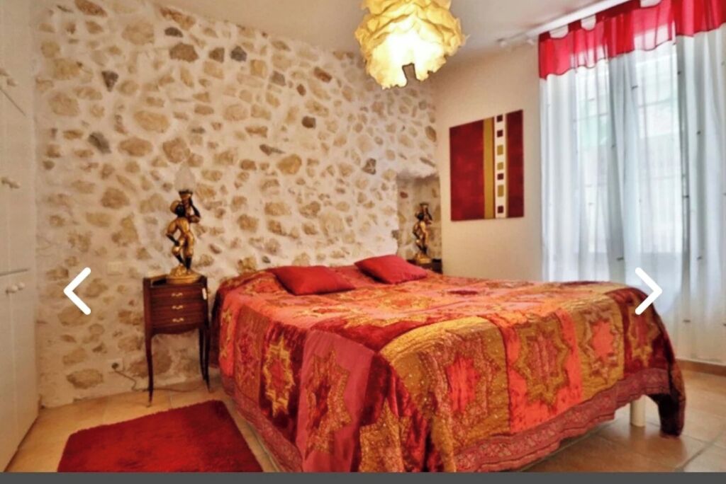 2 slaapkamers, een strijkplank/strijkijzer, beddengoed