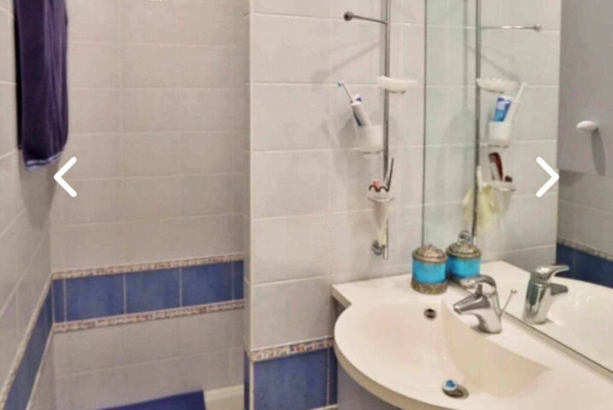 Een douche, een haardroger, handdoeken