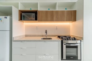 Appartement | Cuisine privée | Batterie de cuisine, vaisselle et ustensiles