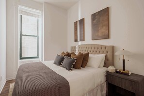 3 bedrooms, desk, iron/ironing board, travel crib