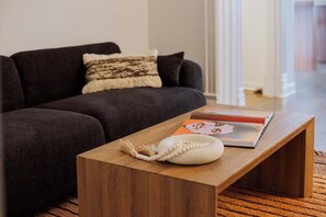 Fernseher, Stereoanlage, Arbeitsbereiche