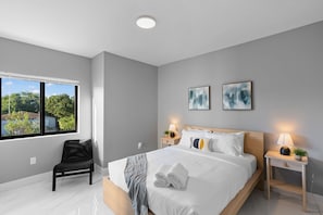 4 bedrooms, iron/ironing board, WiFi, bed sheets