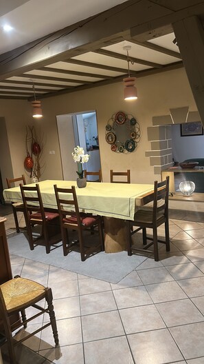 Dining - "Le nids de la grange" Charming barn with renovated patio 6 travellers (Saint-Étienne-sur-Reyssouze)