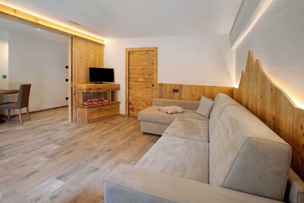 Fernseher, Kamin