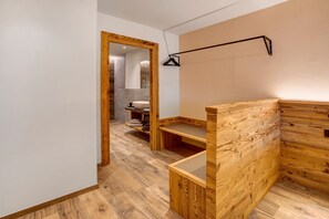 Interior - Apartment 'Valècia' with Mountain View, Wi-Fi and Air Conditioning (Livigno)