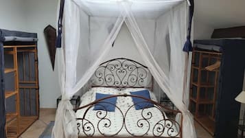 2 slaapkamers, een strijkplank/strijkijzer, gratis wifi, beddengoed