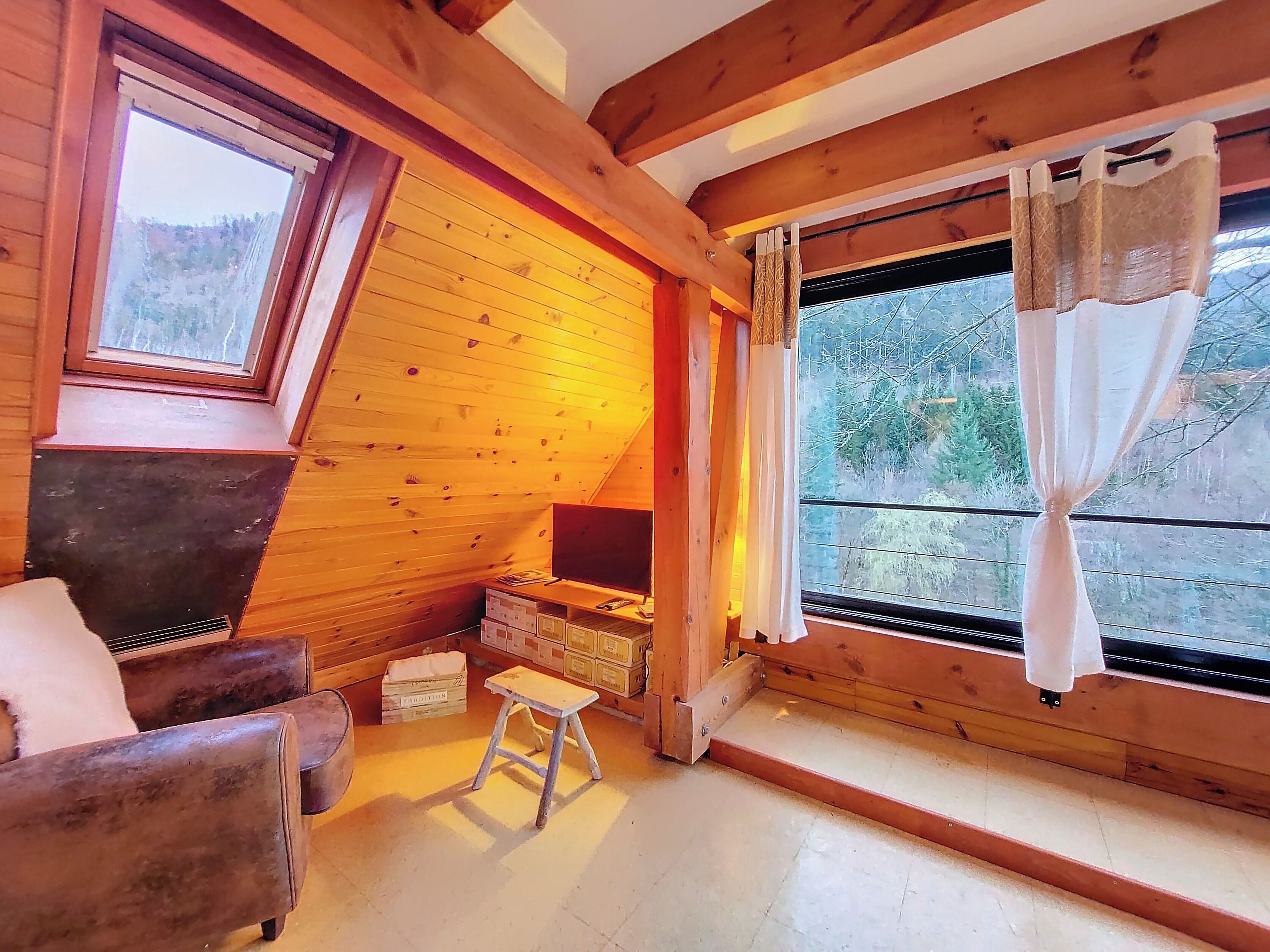 平面電視、壁爐